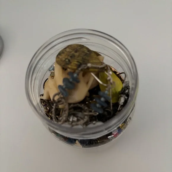 Random earring pulls - Picture 1 of 1